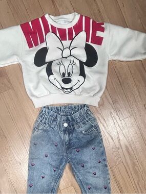 Disney White Sweatshirt and Jeans Set with Pink MINNIE and Black Graphic Size 3T